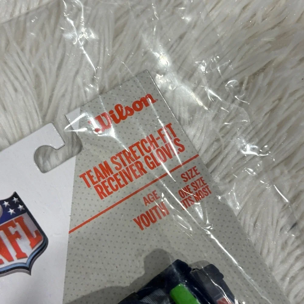 Seattle Seahawks NFL Stretch Fit Receiver Football Gloves WILSON NEW Youth